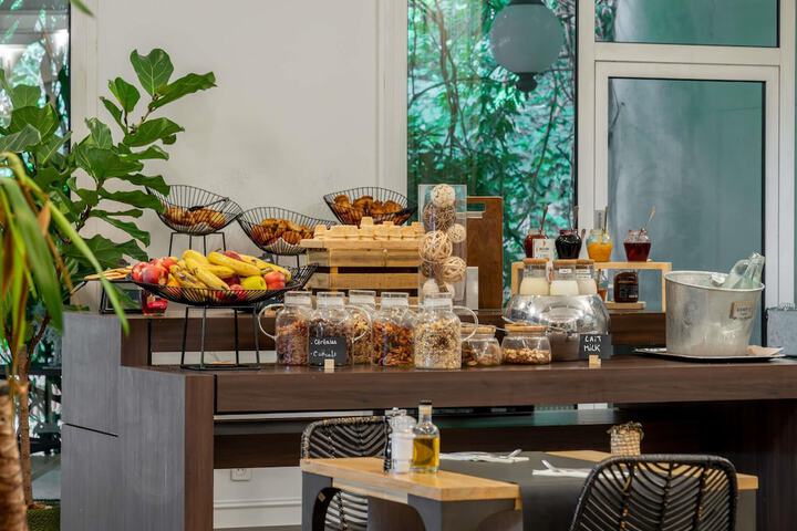 Breakfast/Coffee Service 49 of 107