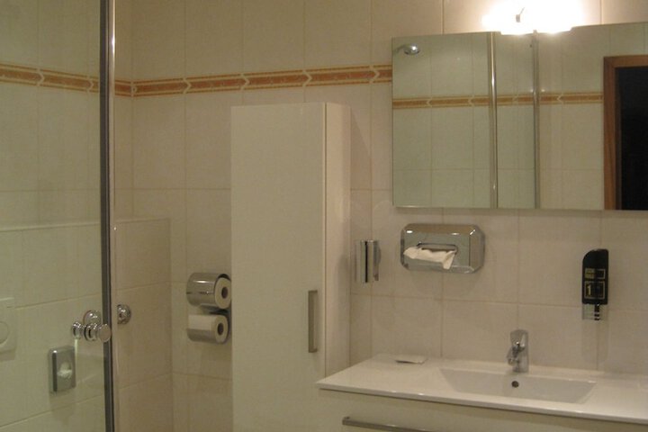 Room 18 of 38