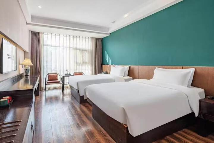 Room 18 of 25