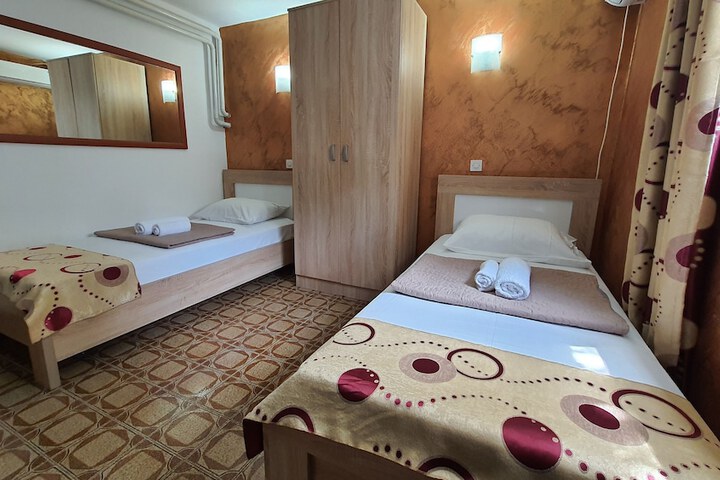 Room 20 of 42