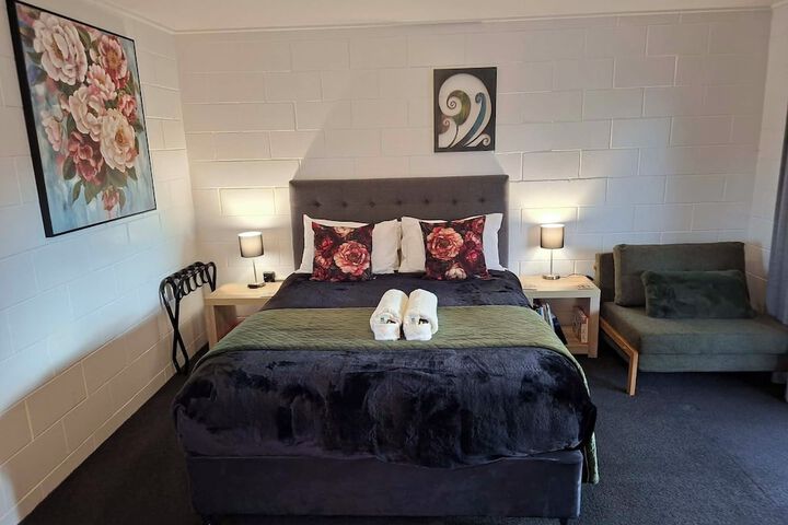 Room 27 of 103
