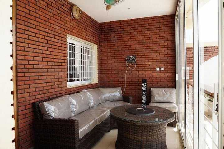 Lounge 13 of 14
