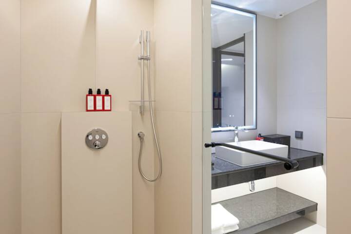 Room 43 of 57