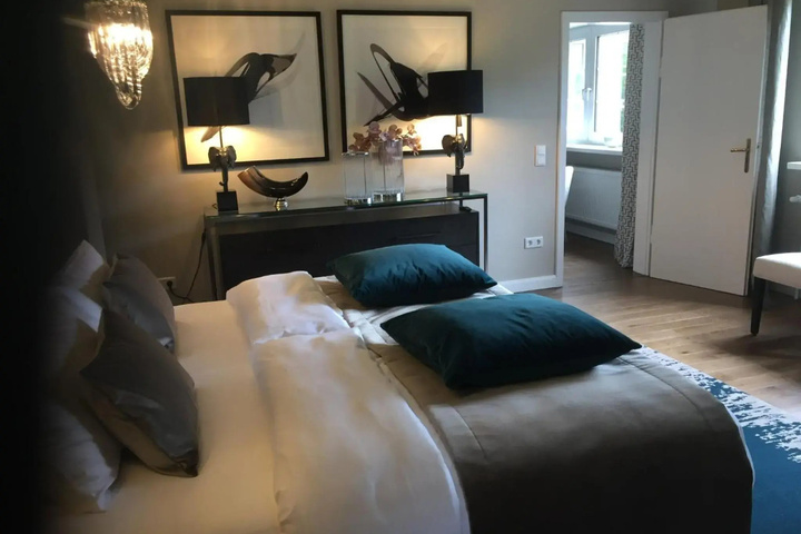 Room 2 of 9