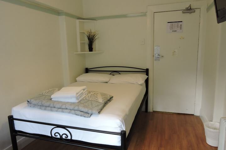 Room 3 of 61