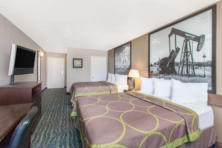 2 Queen Beds (3 of 5)