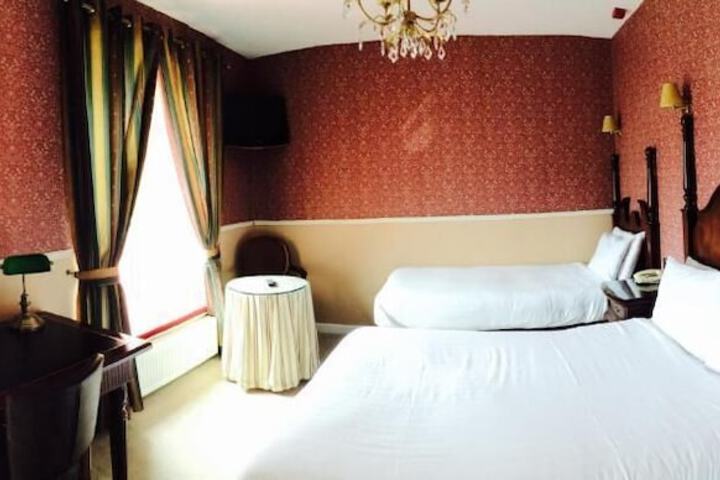 Room 6 of 33