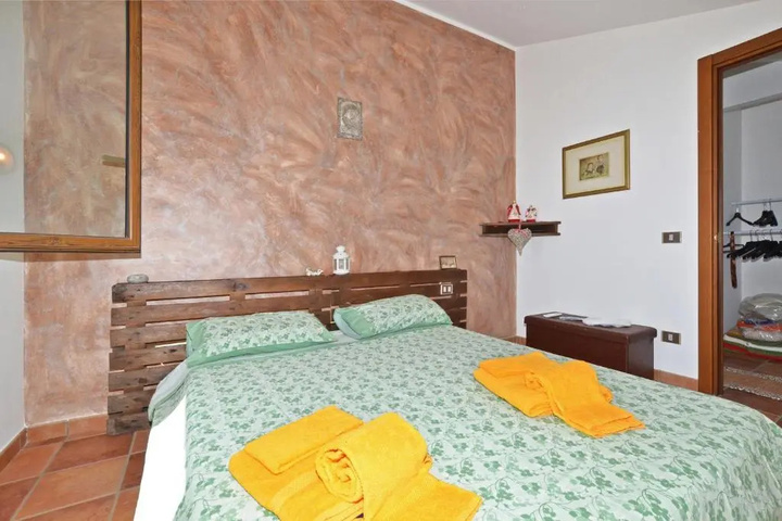 Room 2 of 17