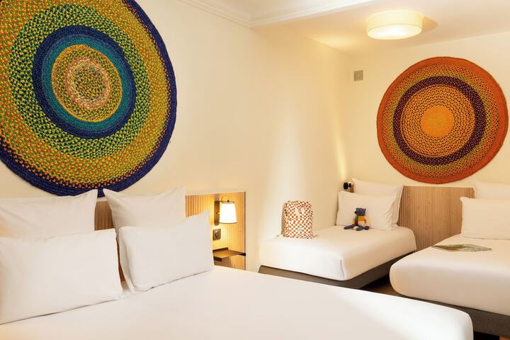 Room 13 of 28