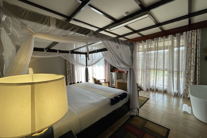 Room 8 of 33