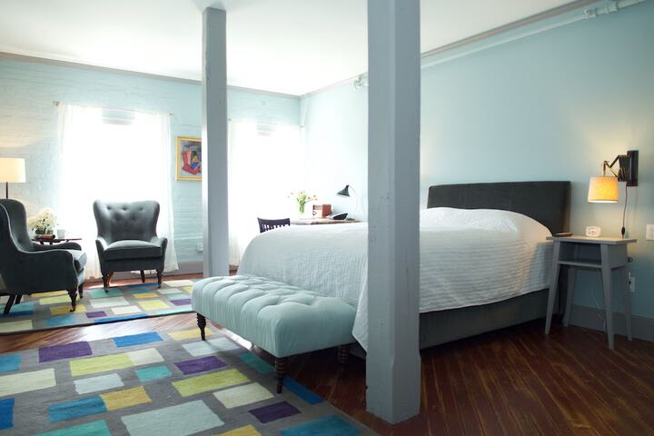 1 Queen Bed (16 of 18)