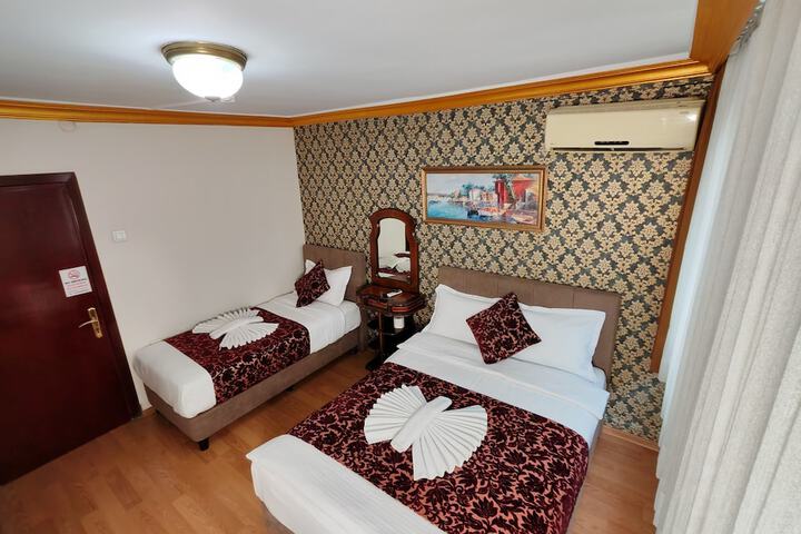 Room 28 of 61