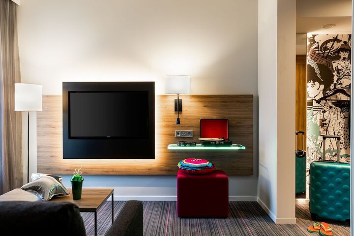 Room 11 of 35