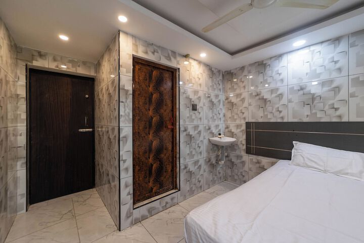 Room 7 of 27