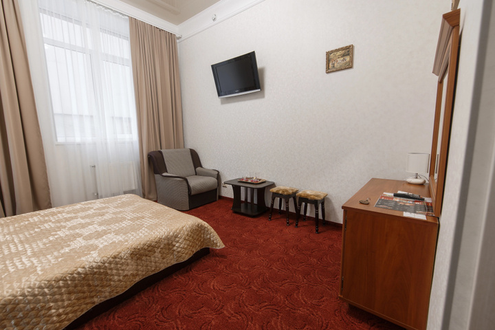 Room 7 of 13