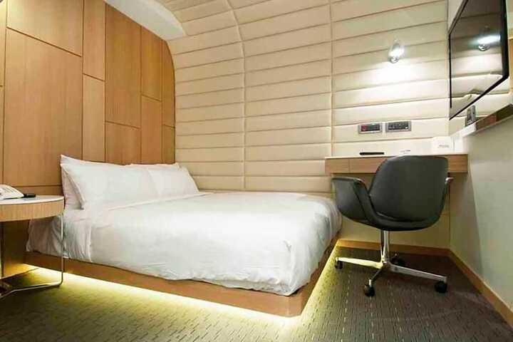 Room 6 of 21