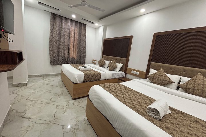 Room 12 of 20