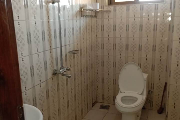 Room 7 of 11