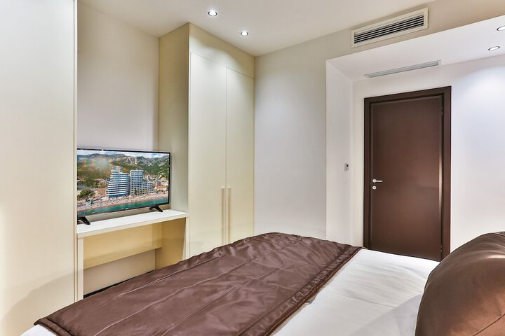 Room 9 of 45