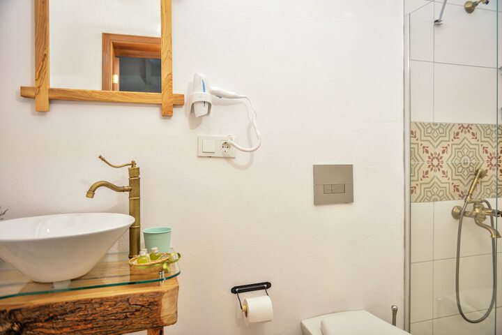 Room 10 of 14