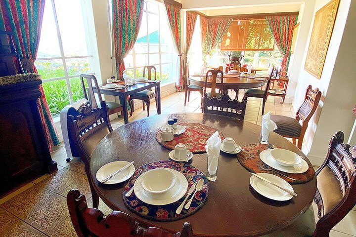Dining 37 of 61