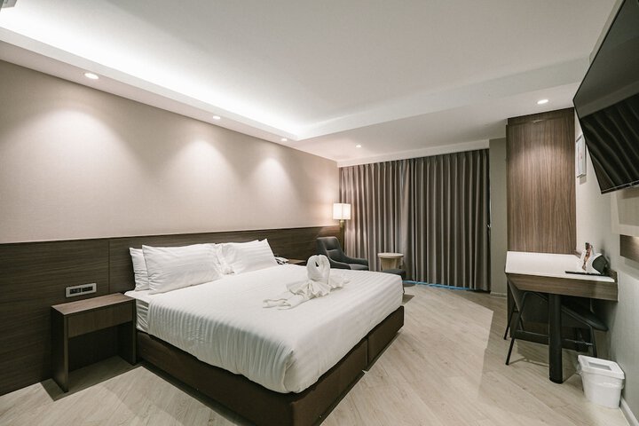 Room 26 of 100