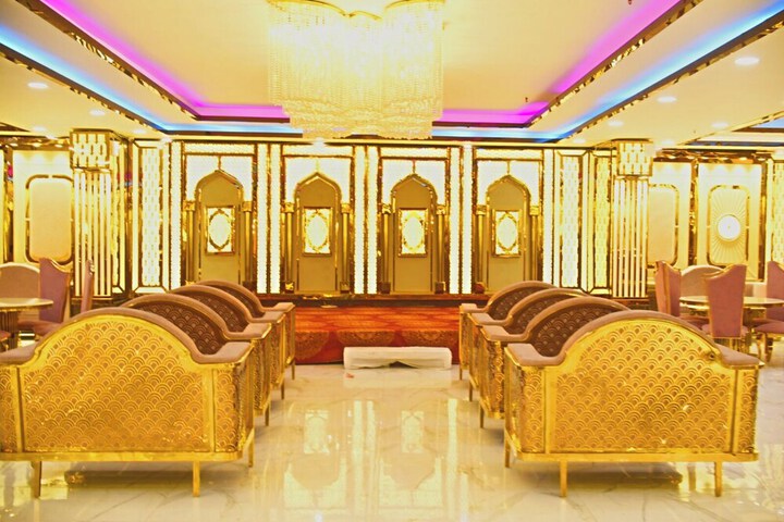 Ballroom/Hall 17 of 23