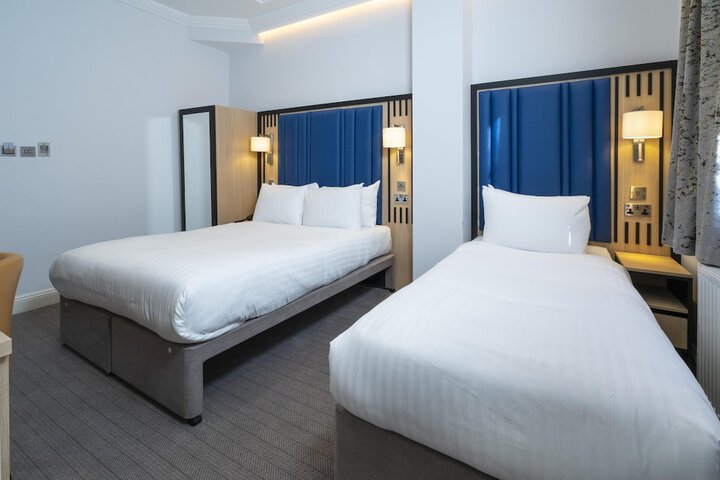 Room 42 of 109