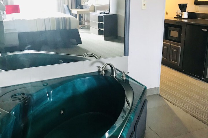 Jetted tub