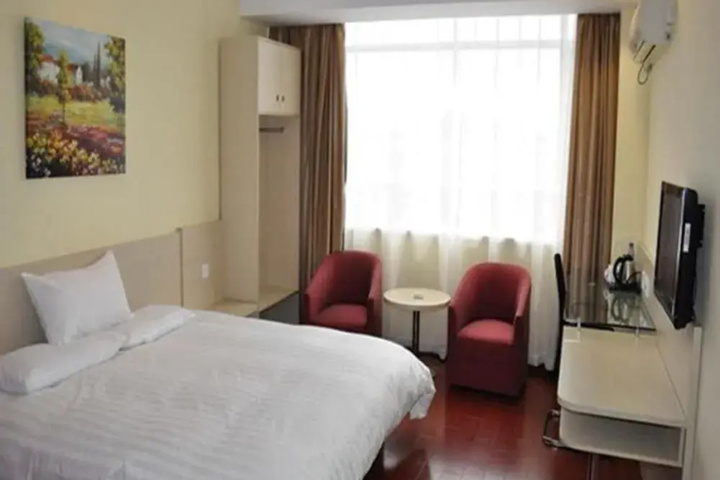 Room 4 of 17