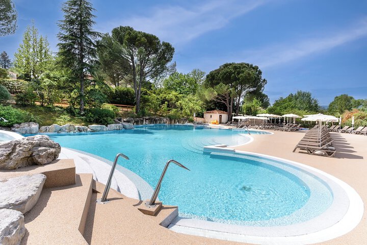 Pool 64 of 109