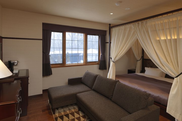 Room 14 of 83