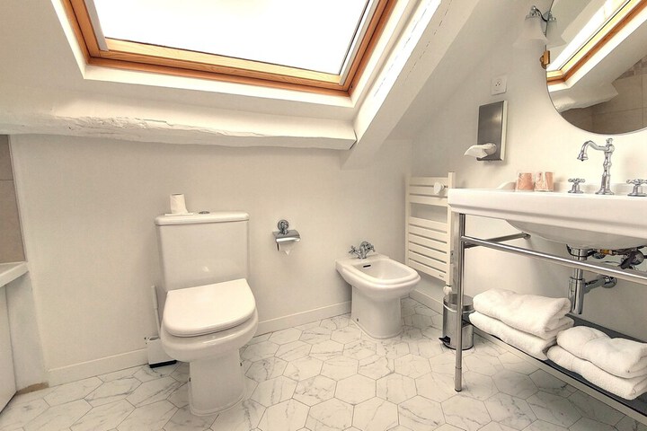 Room 21 of 27