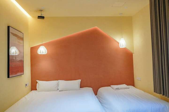 Room 46 of 150