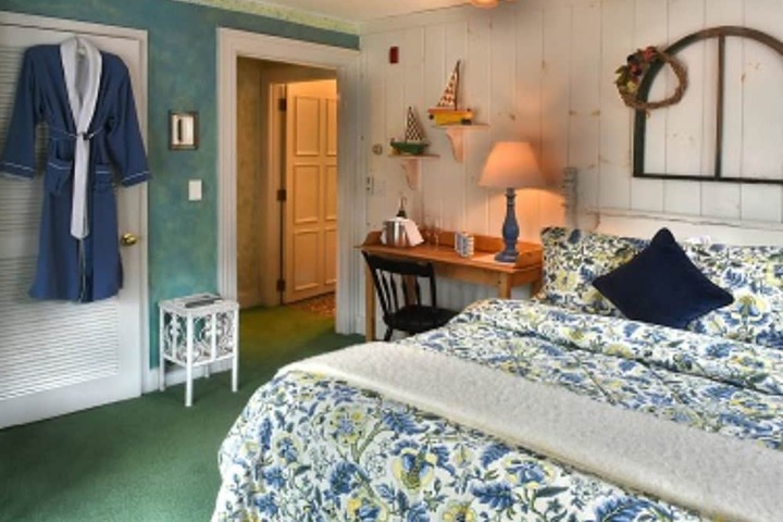Room 42 of 148