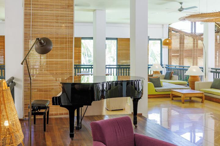 Lounge 154 of 215