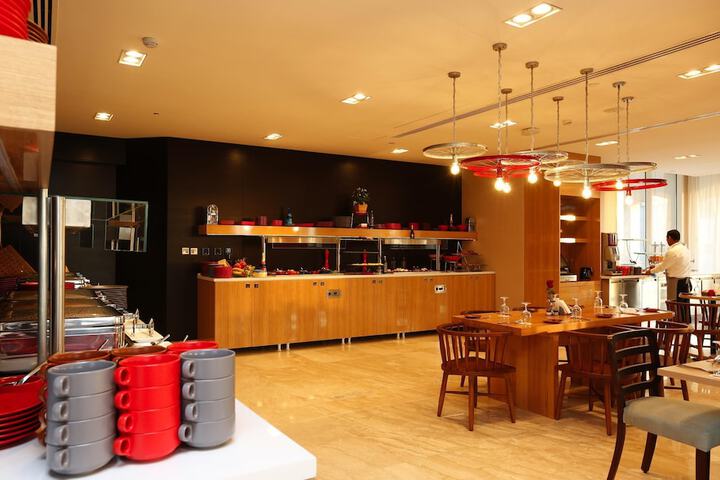 Dining 136 of 195