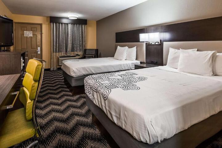 2 Double Beds - Wireless High Speed Internet Accessible Microwave and Refrigerator, Coffee (12 of 20)