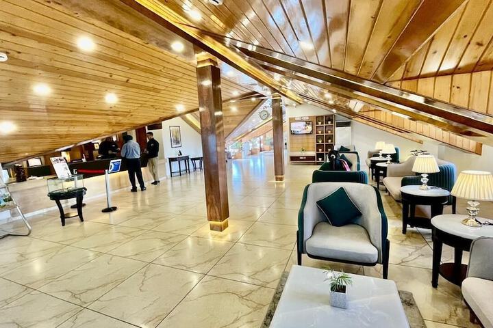 Entrance & Lobby