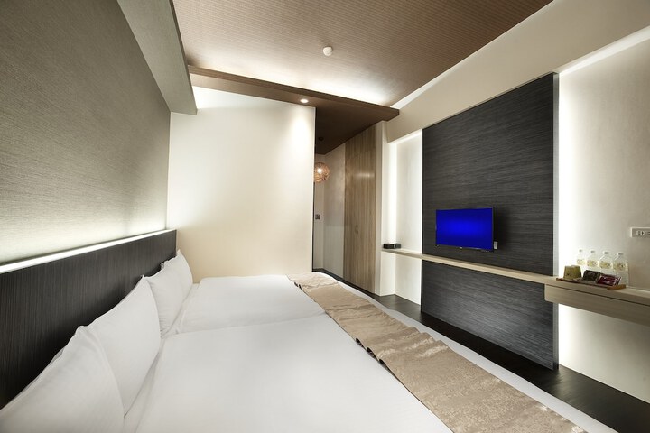 Room 22 of 38