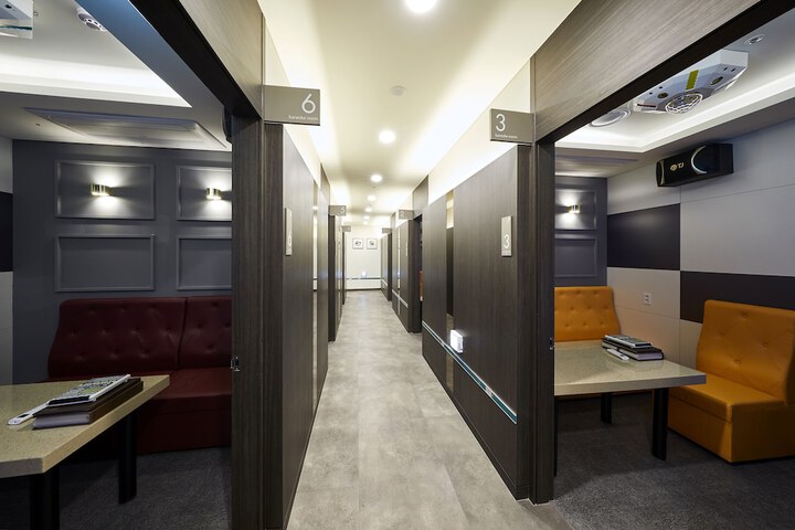 Room 46 of 80