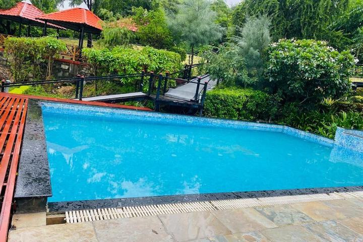 Pool 18 of 26