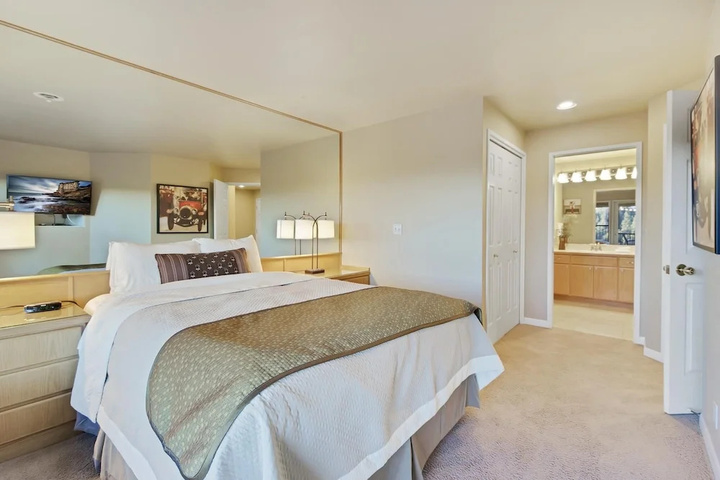 Room 4 of 20