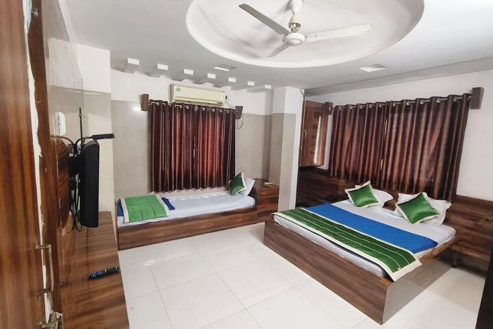 Room 9 of 15