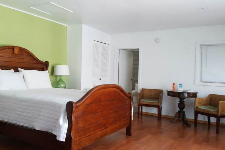 Room 16 of 122