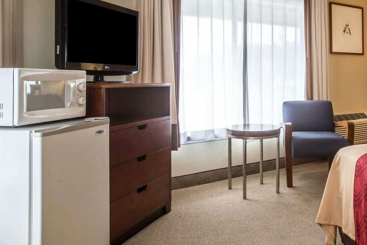 1 King Bed (1 of 9)