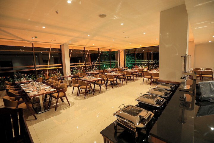 Dining 45 of 61