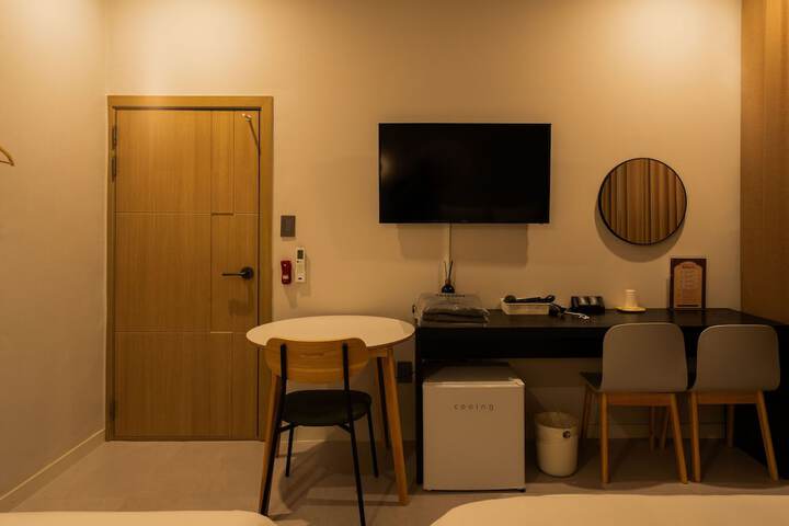 Room 25 of 80