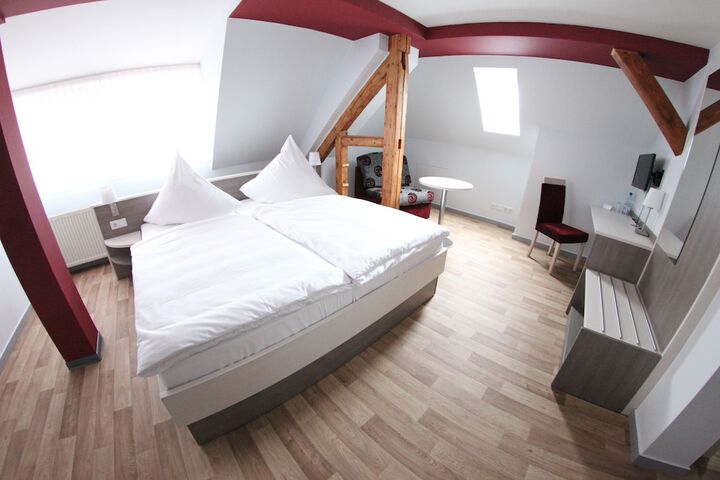 Room 4 of 23
