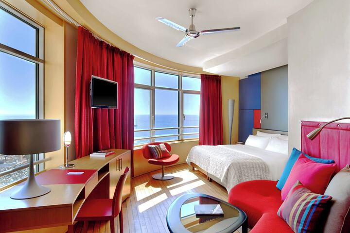 Room 19 of 212